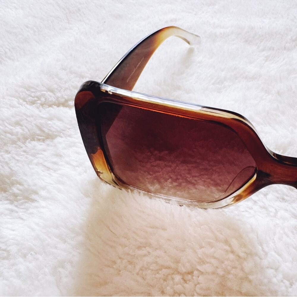 Junia Clear Brown Oversized Sunglasses - Picture 6 of 10